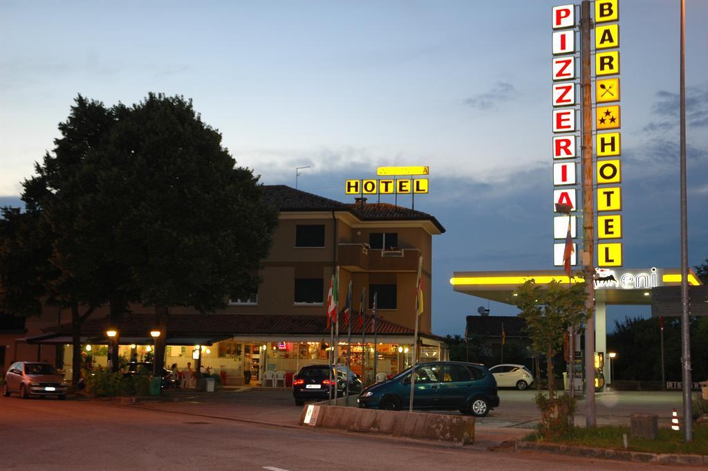 Hotel Da Angela Sedegliano Exteriör bild