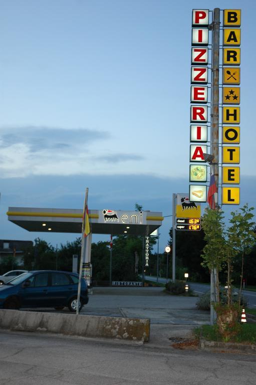 Hotel Da Angela Sedegliano Exteriör bild