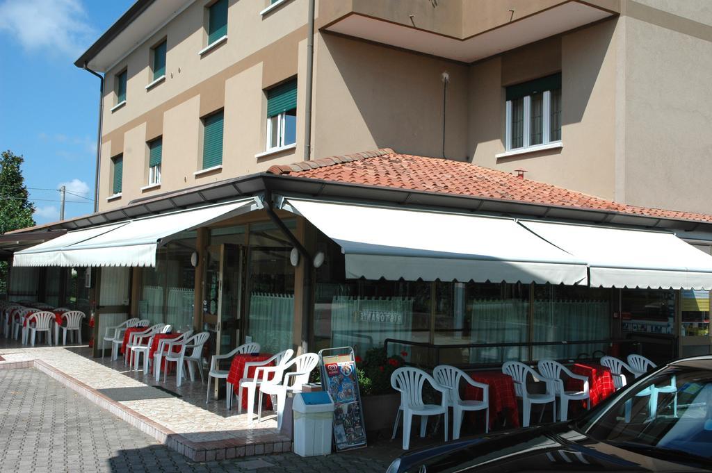 Hotel Da Angela Sedegliano Exteriör bild