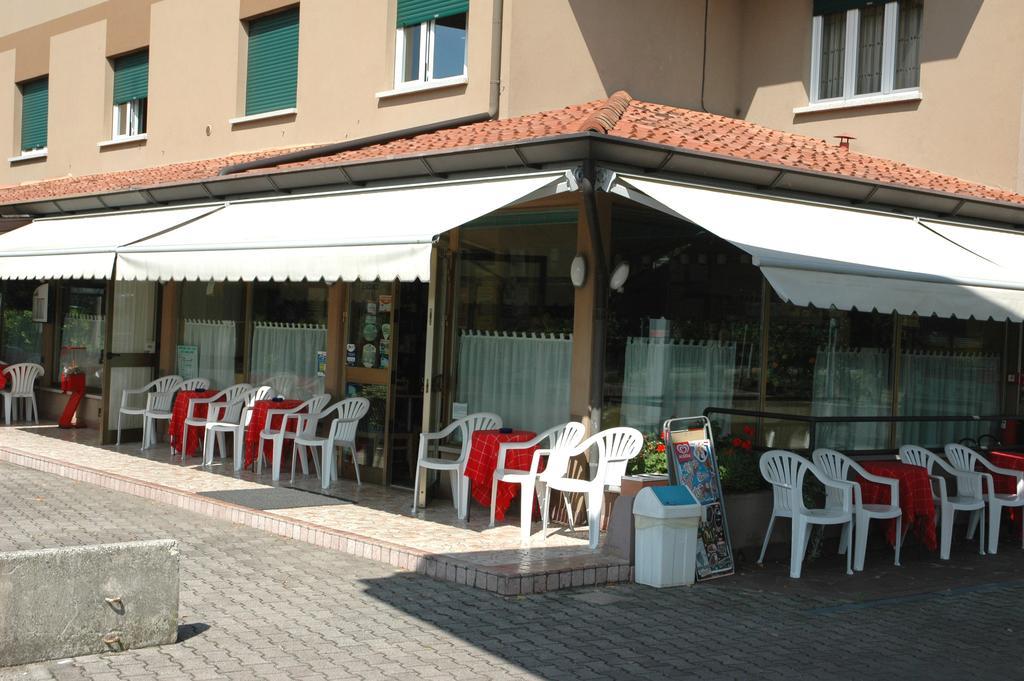 Hotel Da Angela Sedegliano Exteriör bild