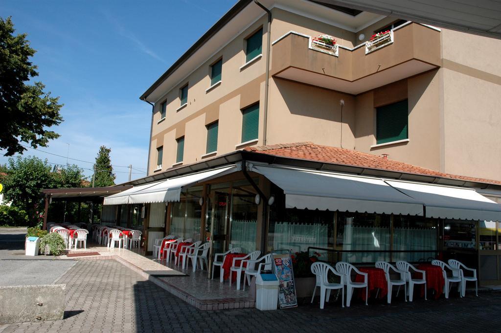 Hotel Da Angela Sedegliano Exteriör bild