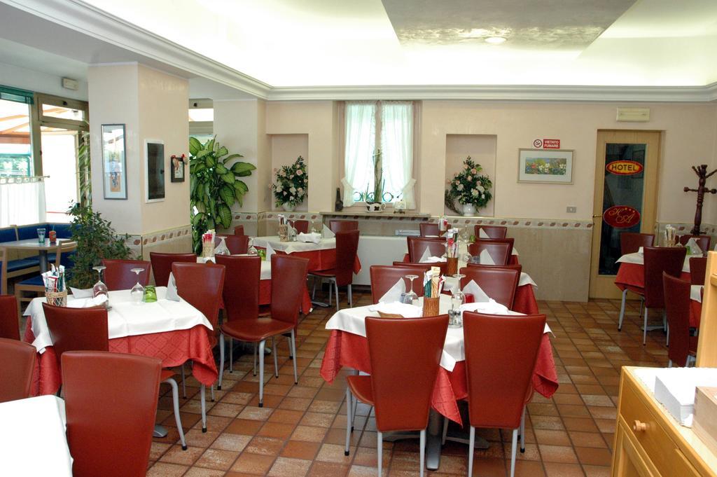 Hotel Da Angela Sedegliano Exteriör bild