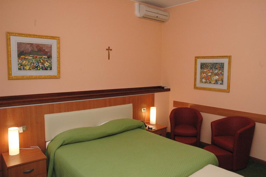 Hotel Da Angela Sedegliano Rum bild
